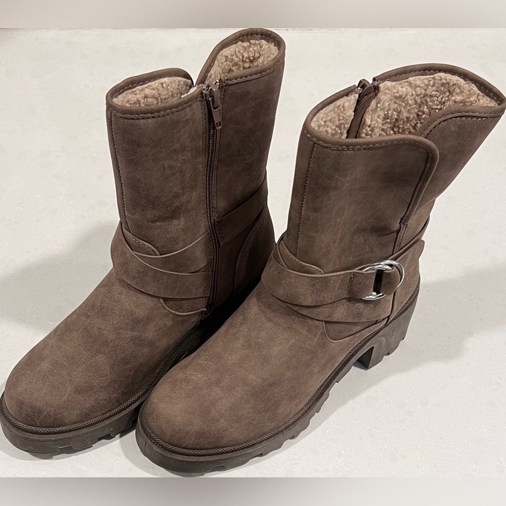 Dolce Vita DV fur lined women’s block boots size 9 NWOB